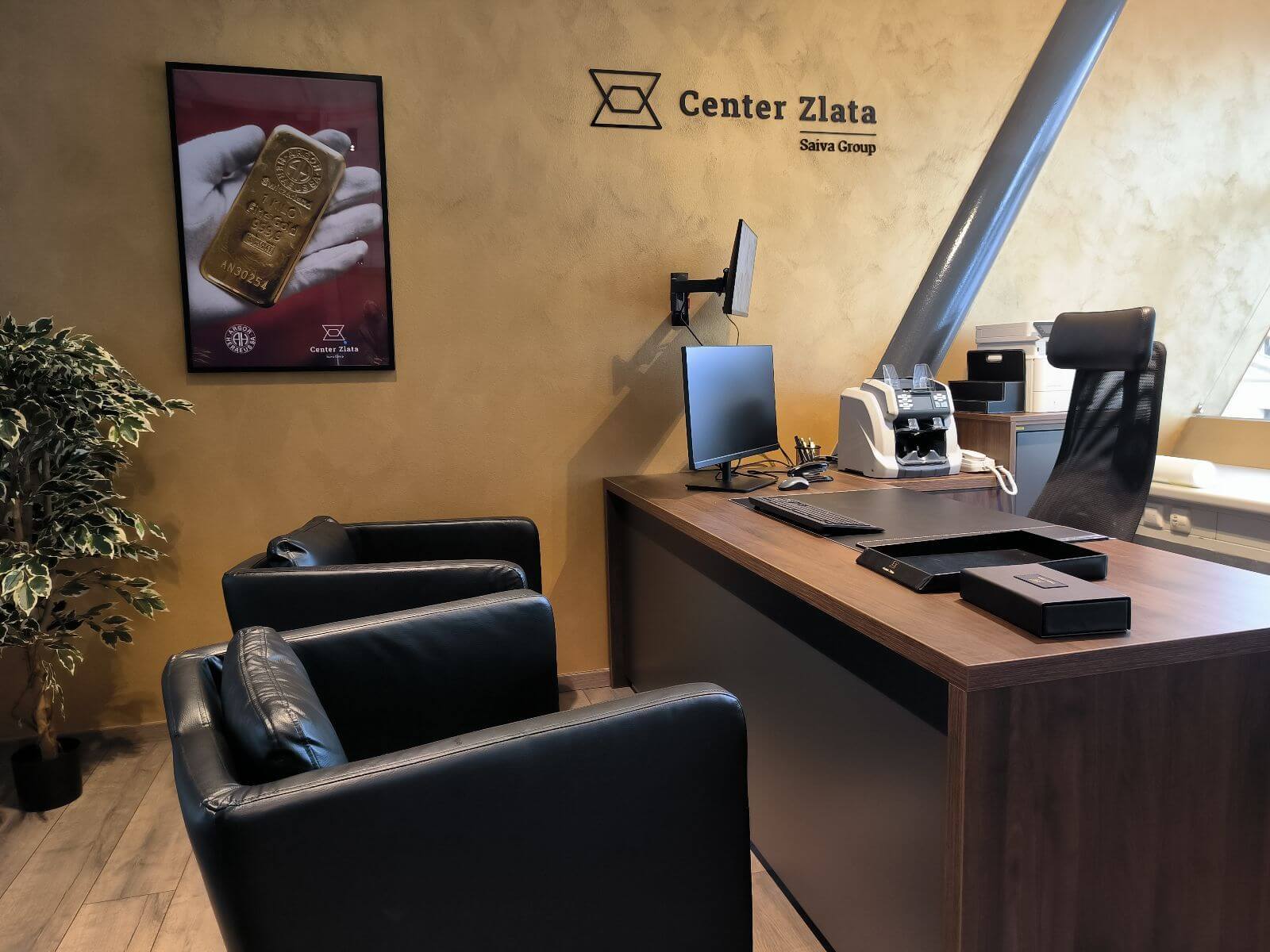 Slovenija Center Zlata ured (1)